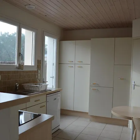 Maison Bord De Pour 9 Pers. Avec Terrasse, Bbq, Wifi - A 300m De La Plage, Confort - Fr-1-323-501