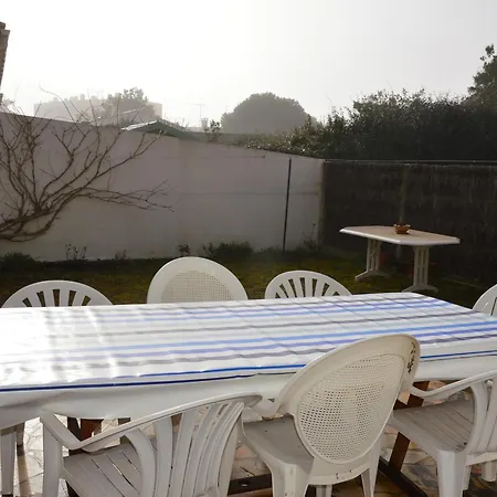 Maison Bord De Pour 9 Pers. Avec Terrasse, Bbq, Wifi - A 300m De La Plage, Confort - Fr-1-323-501 *